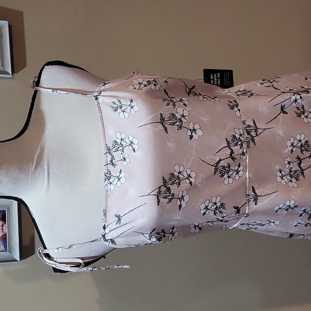 Express Dress 🤍 - Picture 4 of 15